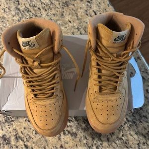 6.5 youth boys Air Force 1 High LV8 GS ‘Flax’